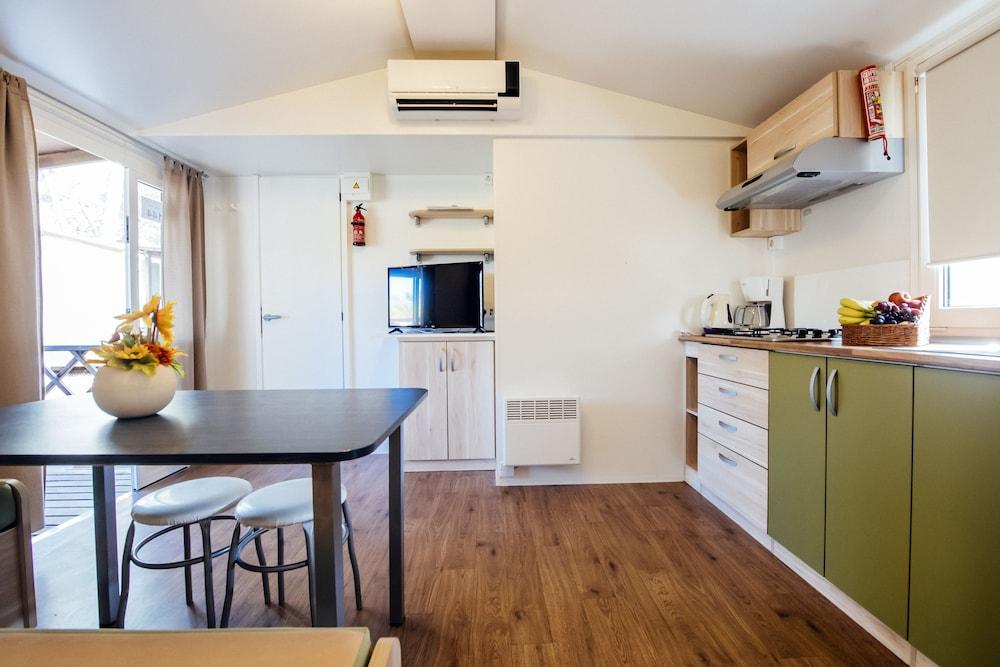 Zaton Holiday Resort Mobile Homes Nin Dış mekan fotoğraf