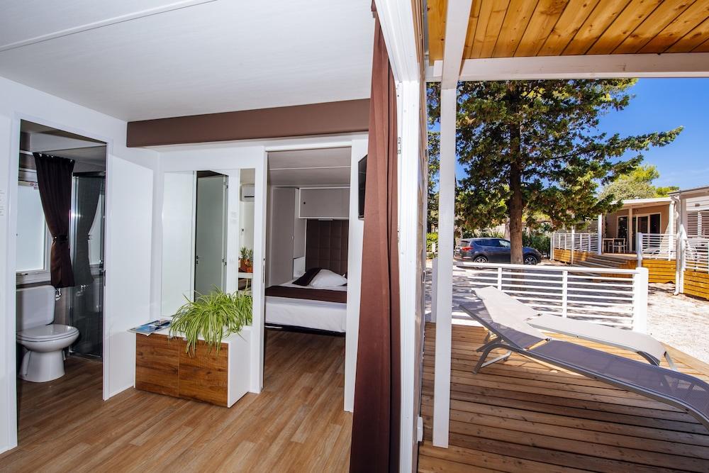 Zaton Holiday Resort Mobile Homes Nin Dış mekan fotoğraf