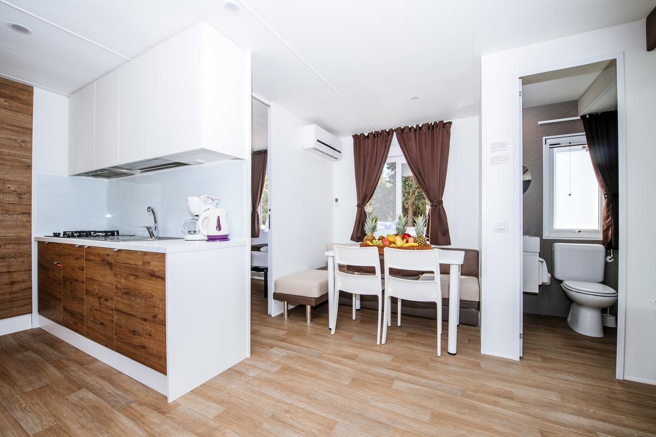 Zaton Holiday Resort Mobile Homes Nin Dış mekan fotoğraf